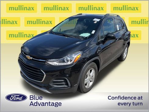 Used 2019 Chevrolet Trax LT w/ LT Convenience Package FWD image 2
