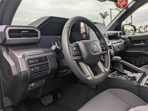 Used 2024 Toyota Tacoma TRD Off-Road image 9
