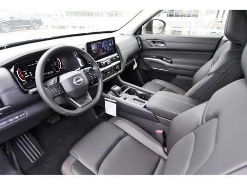 New 2026 Nissan Pathfinder SL w/ SL Premium Package FWD image 12