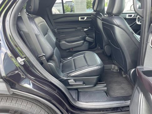 Used 2020 Ford Explorer XLT w/ Equipment Group 202A AWD/4WD image 19