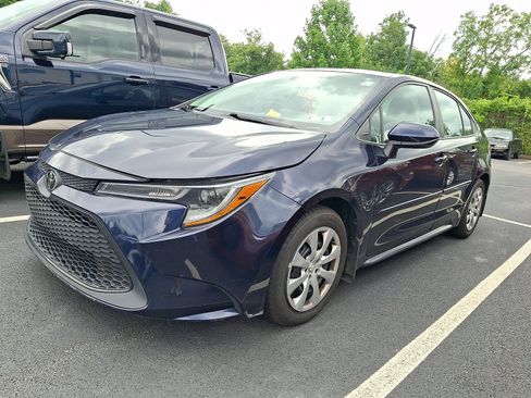 Used 2022 Toyota Corolla LE FWD image 2