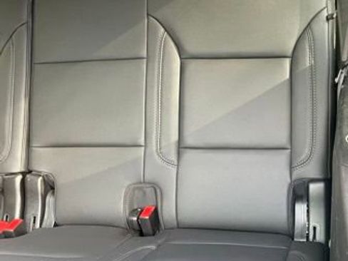 Used 2021 Chevrolet Tahoe Z71 w/ Z71 Off-Road Package image 16