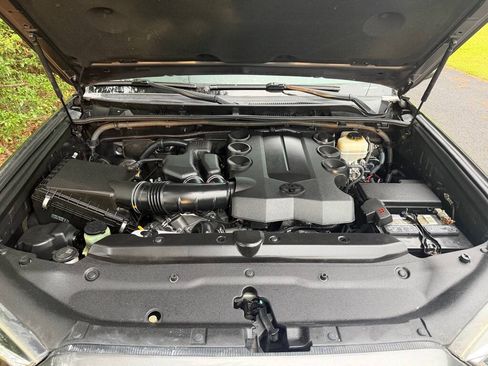 Used 2015 Toyota 4Runner SR5 Premium AWD/4WD image 18