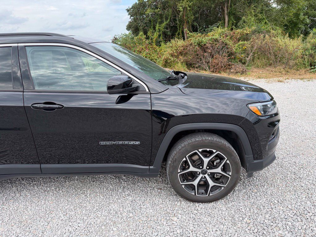 Used 2025 Jeep Compass Limited AWD/4WD image 19