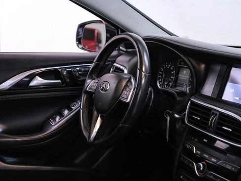 Used 2018 INFINITI QX30 Premium w/ Cargo Package image 17