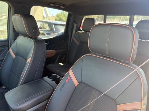 Used 2025 GMC Canyon AT4 AWD/4WD image 15