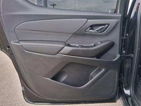 Used 2022 Chevrolet Traverse RS FWD image 19