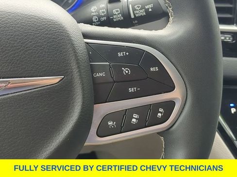Used 2023 Chrysler Pacifica Touring-L FWD image 28