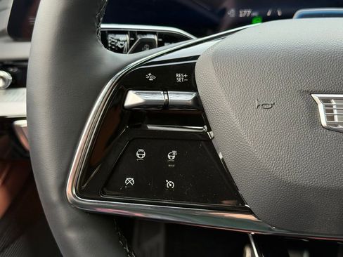 New 2026 Cadillac Optiq Luxury 2 image 28