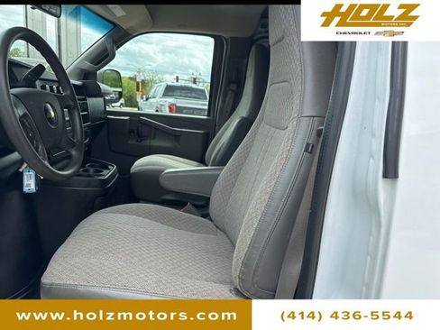 Used 2017 Chevrolet Express 2500 RWD image 13