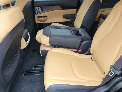Certified 2024 Kia Carnival LX image 20