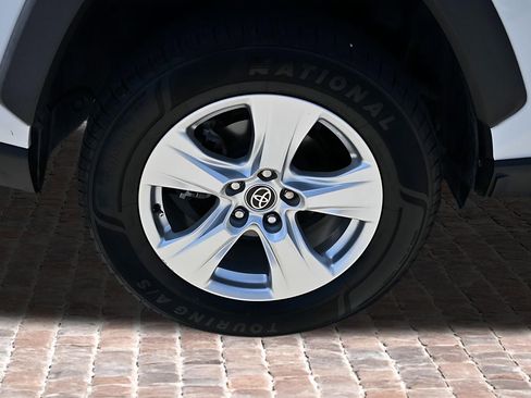 Used 2021 Toyota RAV4 XLE w/ Convenience Package FWD image 37