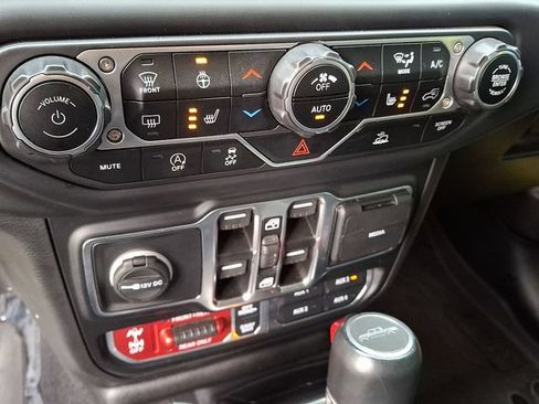 Used 2023 Jeep Gladiator Rubicon w/ Cold Weather Group AWD/4WD image 12