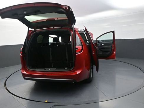 New 2027 Chrysler Pacifica Select FWD image 33