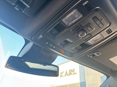 Used 2023 Chevrolet Tahoe Z71 w/ Luxury Package image 19