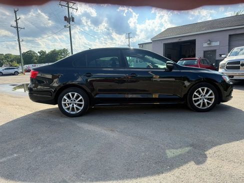 Used 2011 Volkswagen Jetta SE FWD image 6