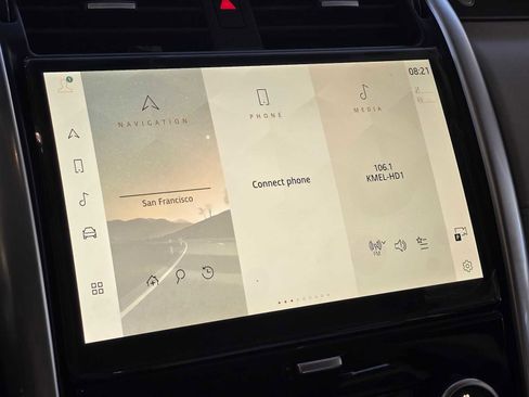 Used 2025 Land Rover Discovery Metropolitan Edition image 24