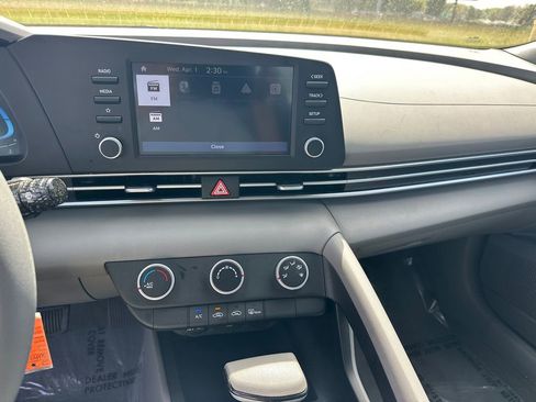 Used 2025 Hyundai Elantra SE image 28