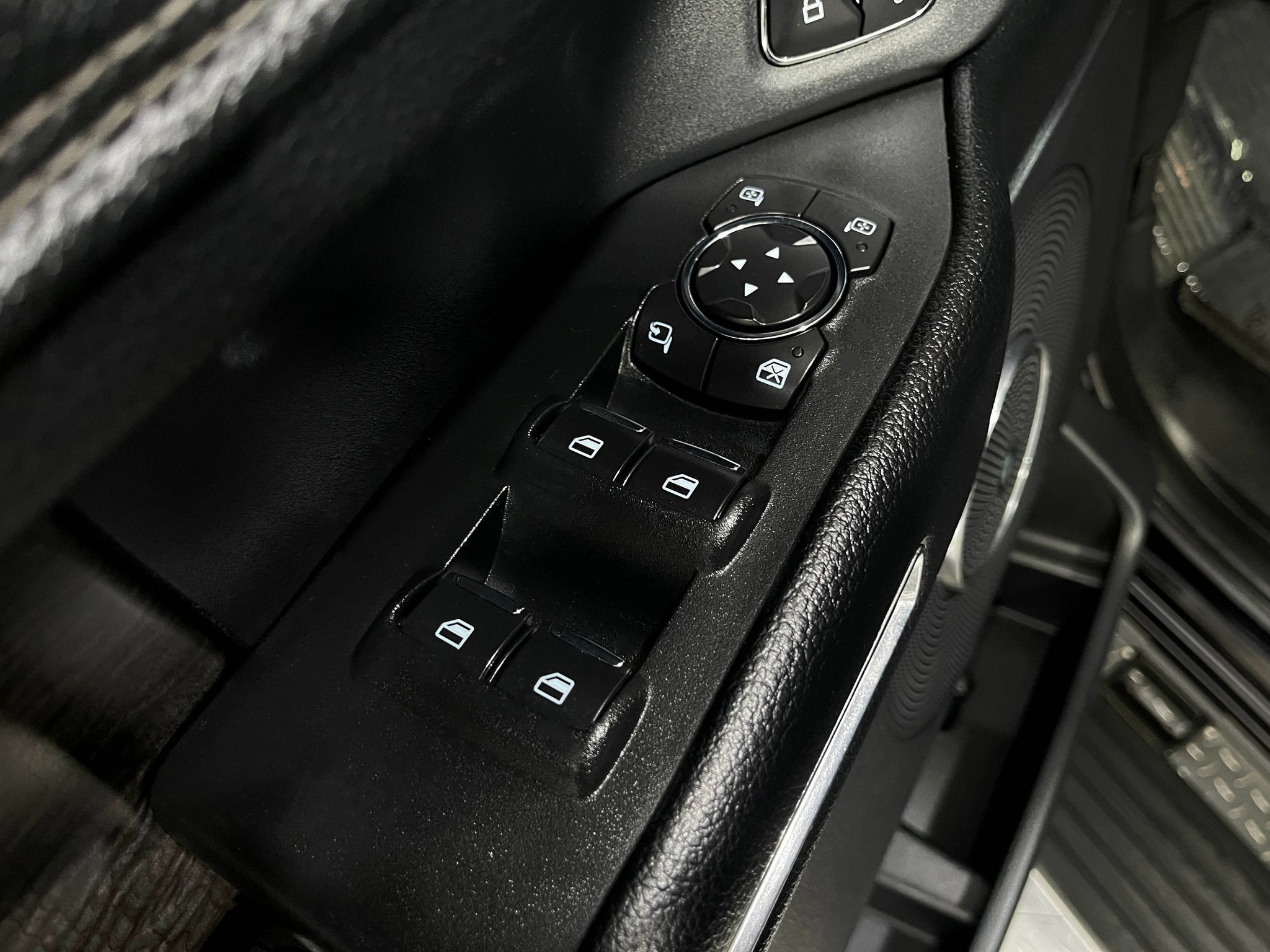 Used 2021 Ford Expedition Limited AWD/4WD image 16