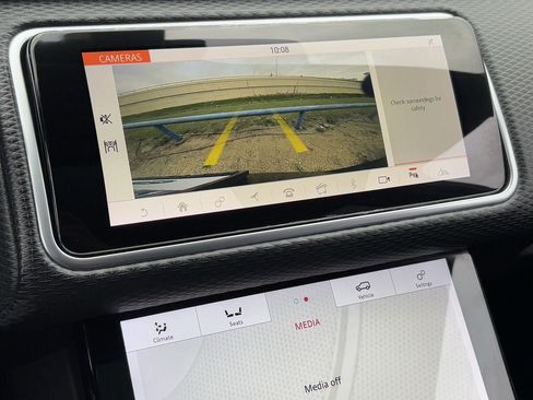 Used 2018 Land Rover Range Rover Velar S image 21