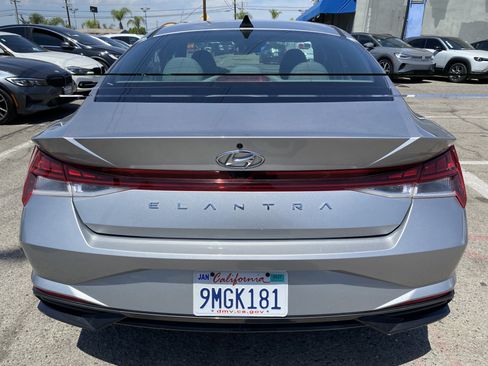 Used 2022 Hyundai Elantra SEL w/ Convenience + Premium Package FWD image 10