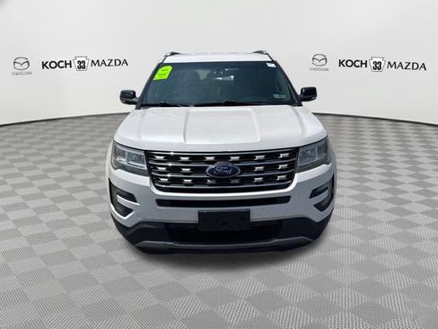 Used 2016 Ford Explorer XLT w/ Equipment Group 201A AWD/4WD image 2