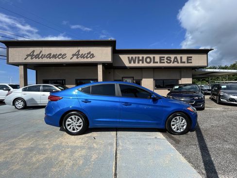 Used 2017 Hyundai Elantra SE FWD image 1