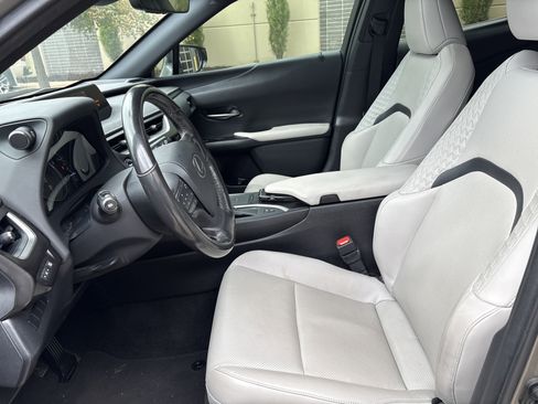 Used 2020 Lexus UX 250h w/ Premium Package image 16