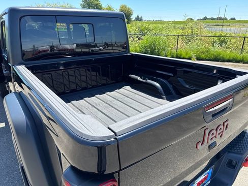 Used 2021 Jeep Gladiator Mojave w/ Uconnect 4C Nav & Sound Group AWD/4WD image 15