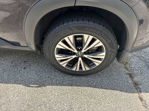 Used 2023 Nissan Rogue SV FWD image 19