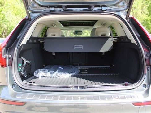 New 2026 Volvo V60 B5 Cross Country Ultra w/ Protection Package Premier AWD/4WD image 20