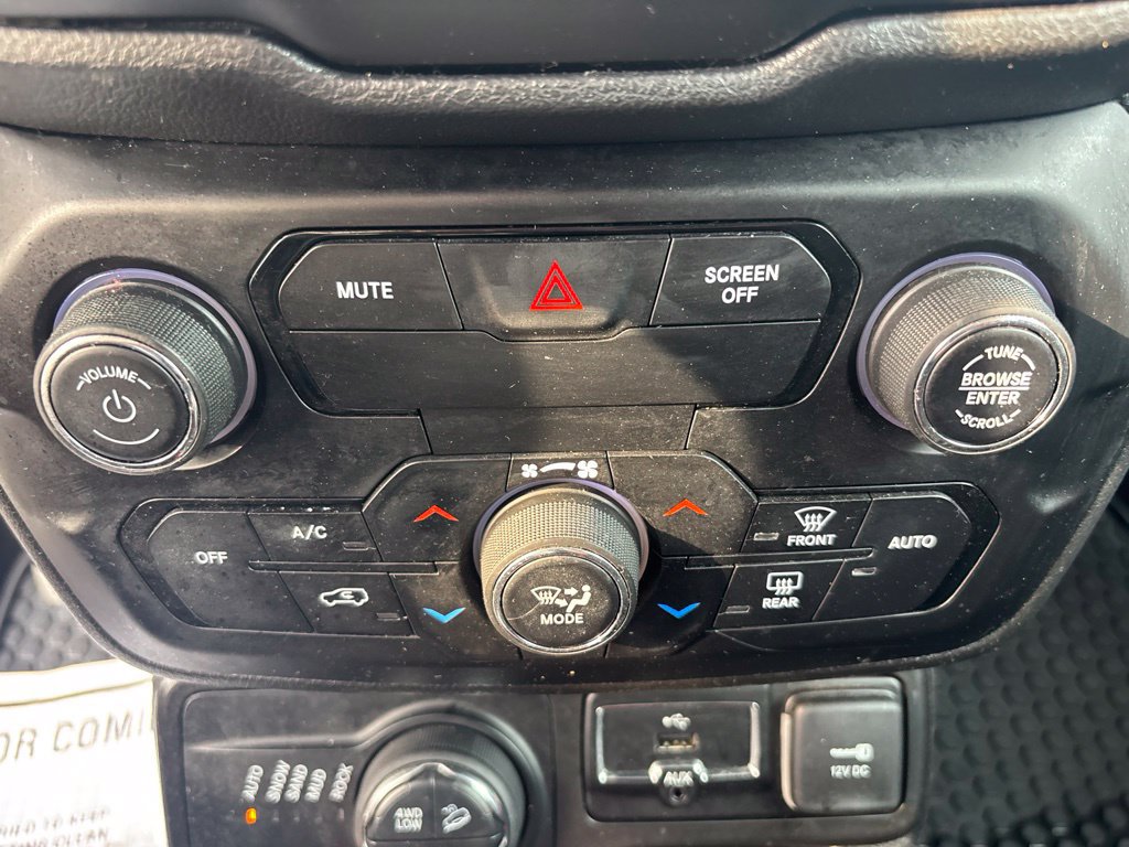 Used 2019 Jeep Renegade Trailhawk AWD/4WD image 19