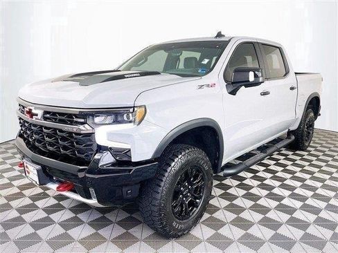 Used 2025 Chevrolet Silverado 1500 ZR2 w/ Technology Package AWD/4WD image 3