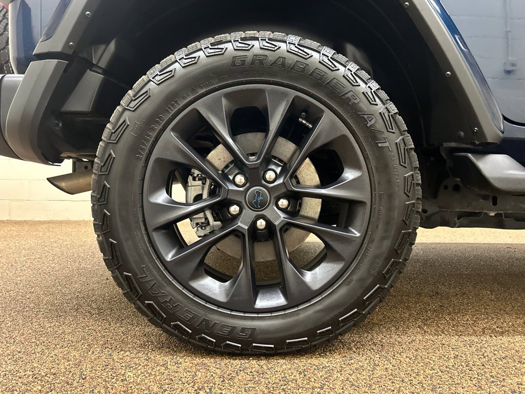 Used 2025 Jeep Wrangler Unlimited Sahara AWD/4WD image 27