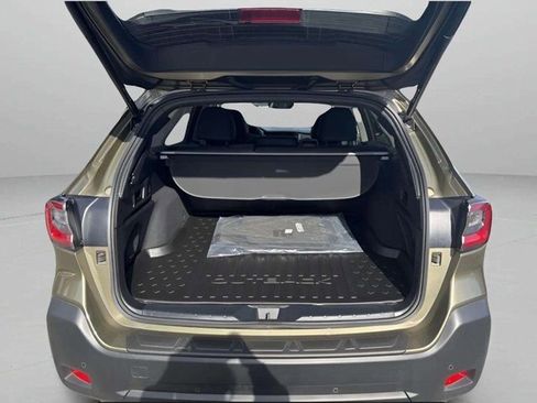 Used 2025 Subaru Outback Onyx Edition image 10