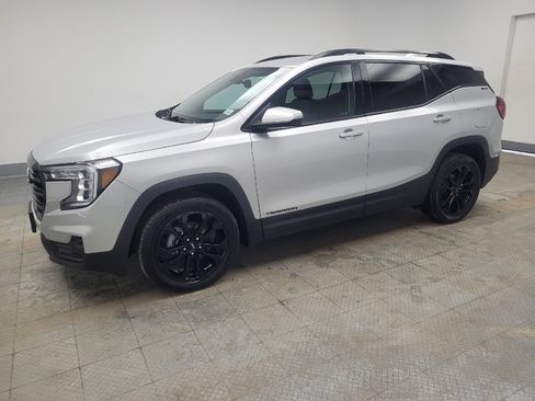 Used 2022 GMC Terrain SLT w/ Elevation Edition image 2