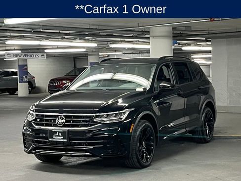 Used 2024 Volkswagen Tiguan SE R-Line image 3