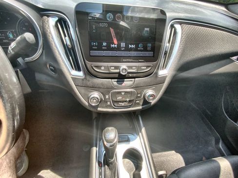 Used 2018 Chevrolet Malibu LT FWD image 19