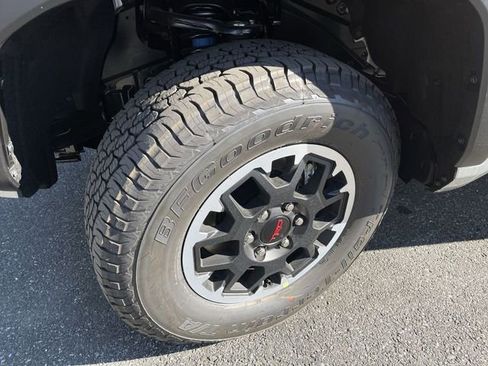 New 2025 Toyota Tacoma TRD Off-Road image 10