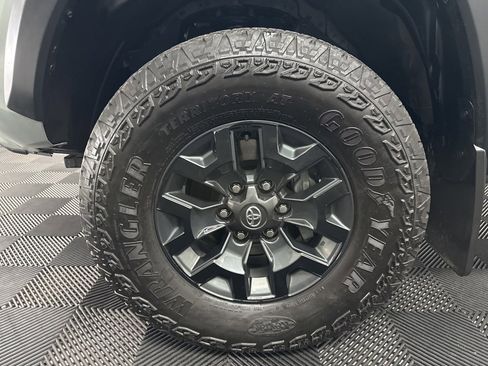 Used 2023 Toyota Tacoma TRD Off-Road image 38