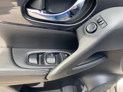 Used 2017 Nissan Rogue SV w/ Midnight Edition Package AWD/4WD image 12
