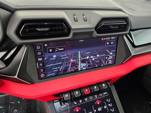 Used 2025 Lamborghini Urus SE AWD/4WD image 22