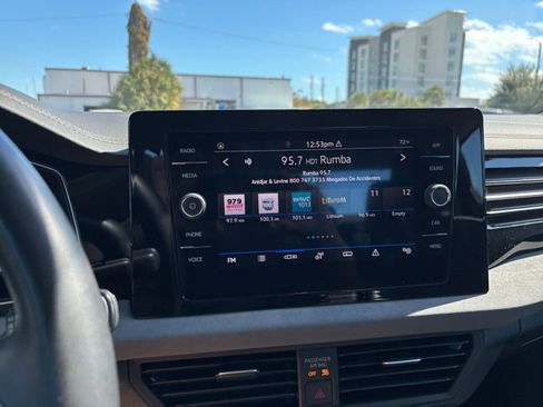 Used 2025 Volkswagen Jetta SE image 21