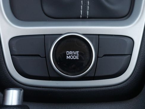 Used 2025 Hyundai Venue SEL FWD image 11