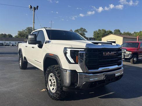 Used 2024 GMC Sierra 2500 Pro w/ Convenience Package AWD/4WD image 3