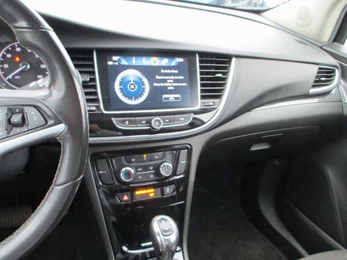 Used 2021 Buick Encore Preferred image 21