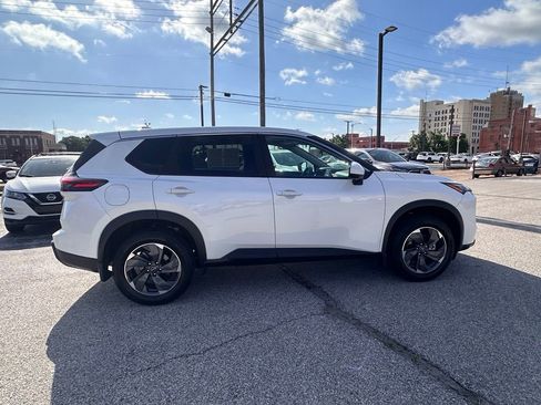 Certified 2025 Nissan Rogue SV FWD image 8