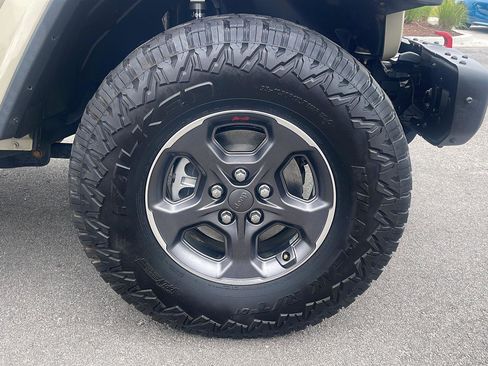 Used 2020 Jeep Gladiator Rubicon AWD/4WD image 9