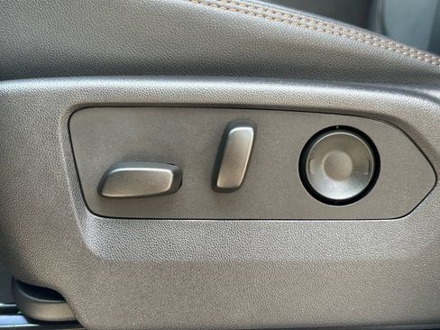 Used 2025 GMC Sierra 1500 AT4 w/ Technology Package AWD/4WD image 35