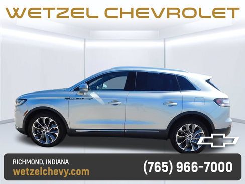 Used 2023 Lincoln Nautilus Reserve AWD/4WD image 6